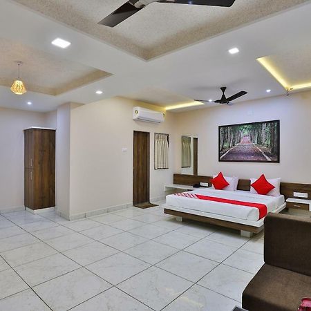 Oyo 26621 Hotel Tulsi Residency Jamnagar Exterior photo
